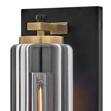 Hinkley Lourde LED Outdoor Medium Wall Mount Lantern Alternative Image 3