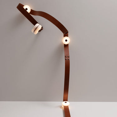 SNAPS Floor-to-Ceiling Plug-in LED Lamp 1